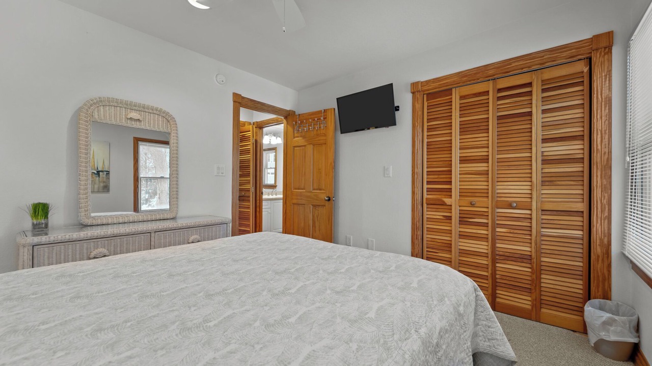 Photo of Bedroom in Monteray Shores