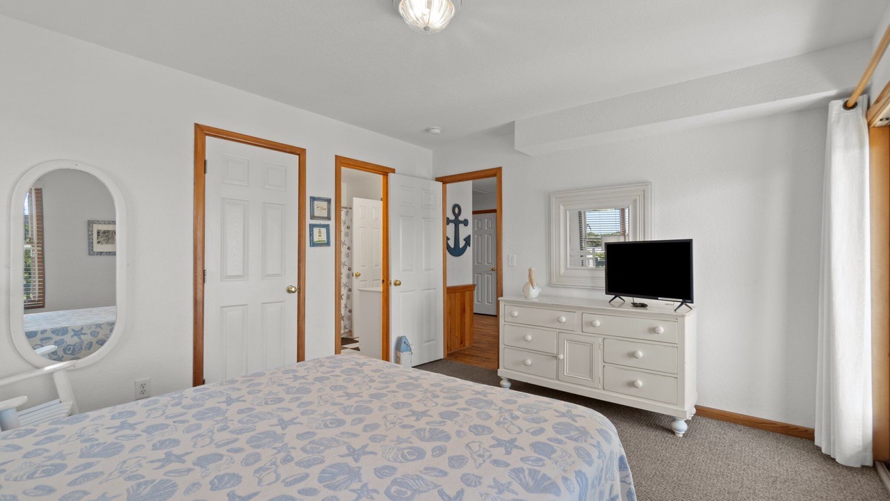 Photo of Bedroom in Whalehead Beach