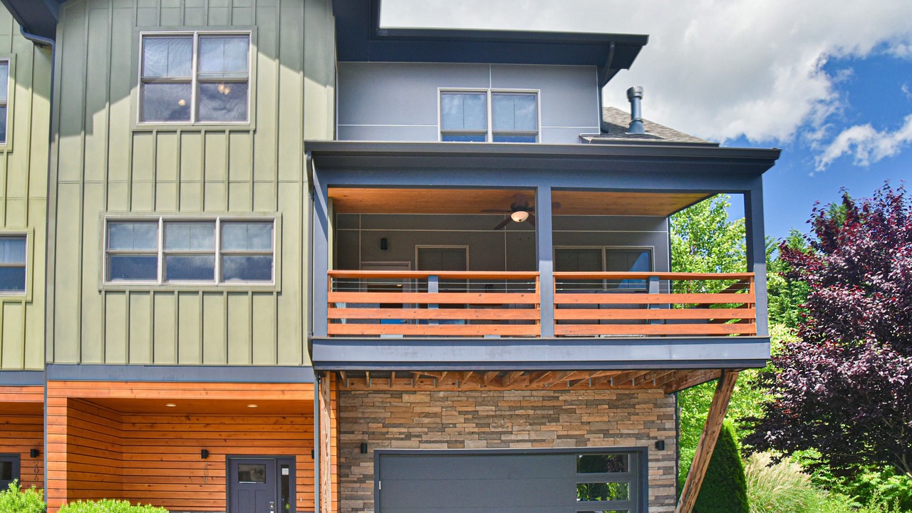 Photo of Patio Balcony in Woodfin