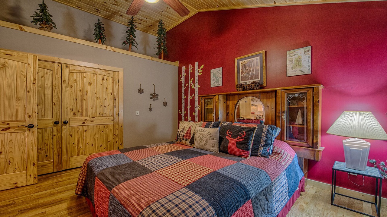Photo of Bedroom in Cataloochee Ranch