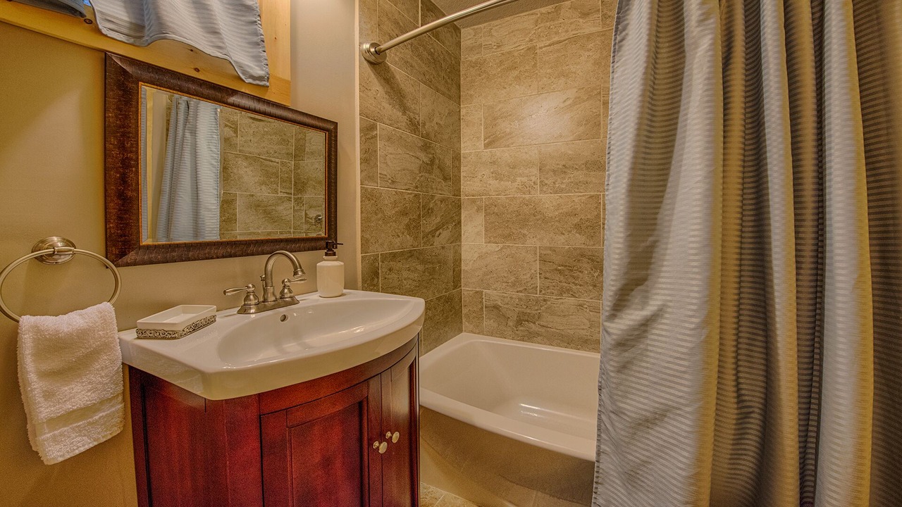 Photo of Bathroom in Cataloochee Ranch