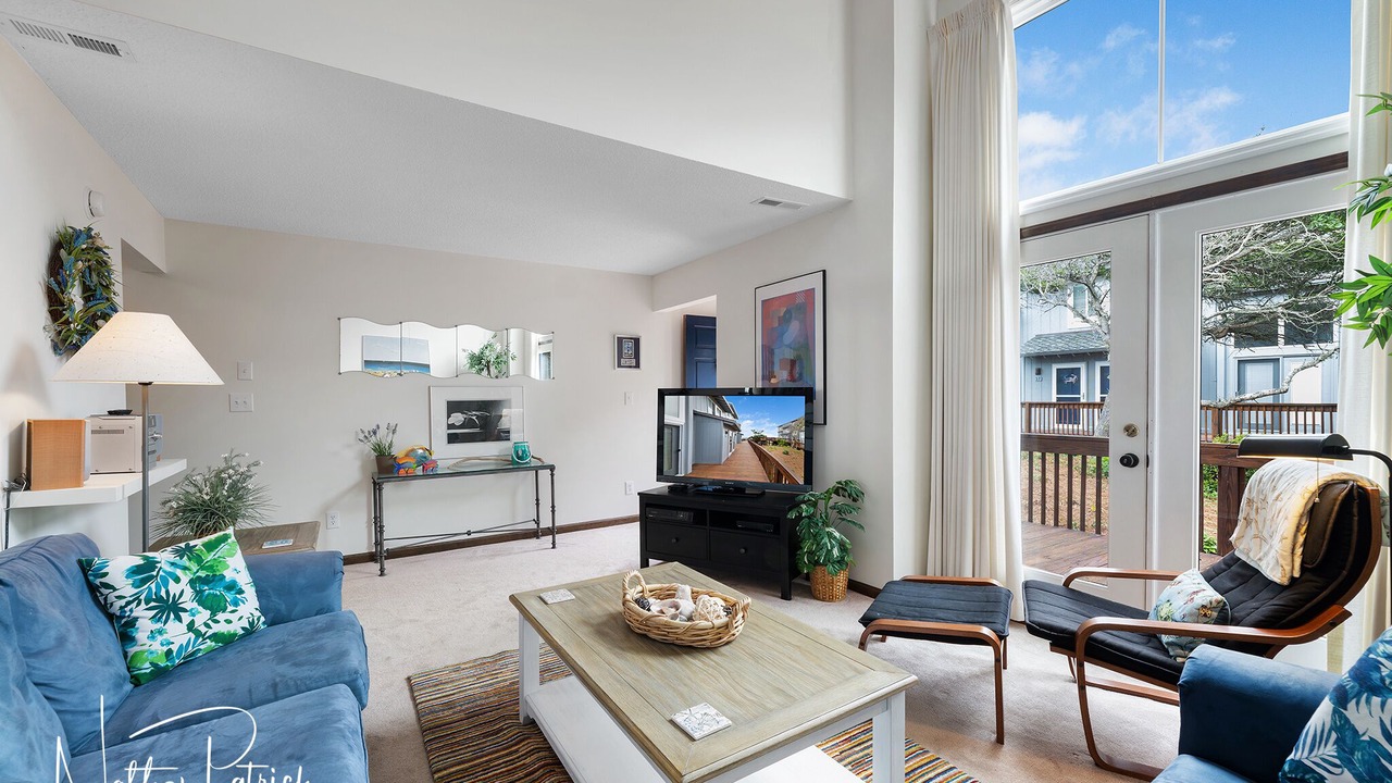 Photo of Livingroom in Pine Knoll Shores