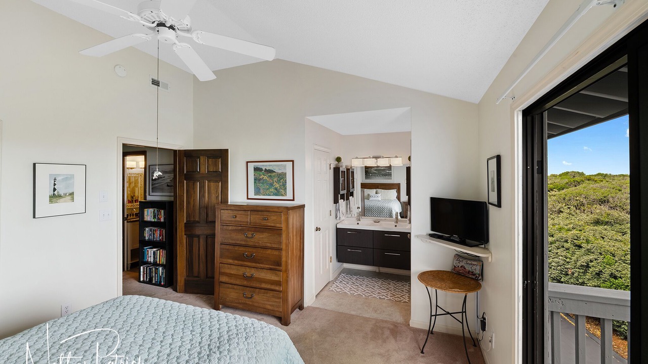 Photo of Bedroom in Pine Knoll Shores