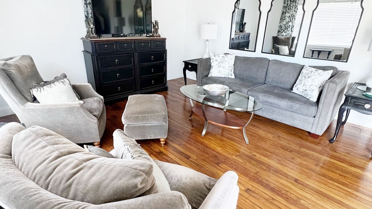 Photo of Livingroom in East Florence