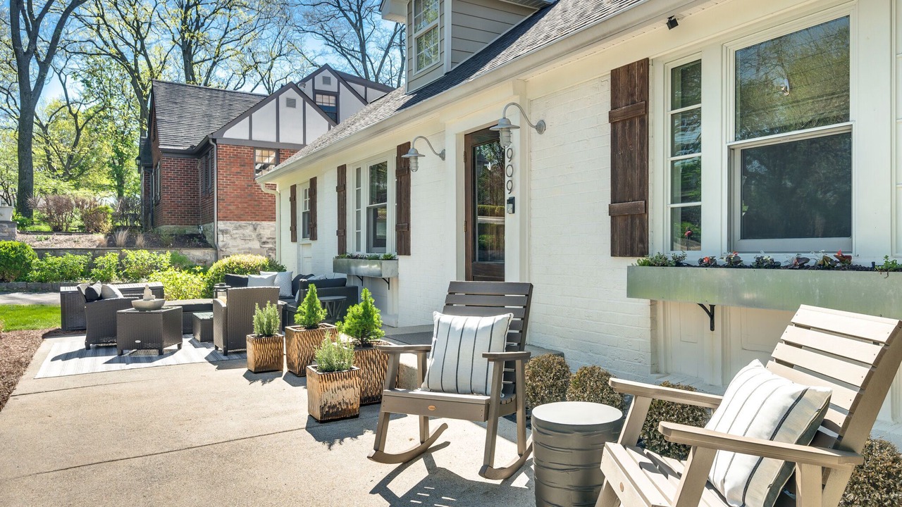 Photo of Outdoor in Belmont - Hillsboro