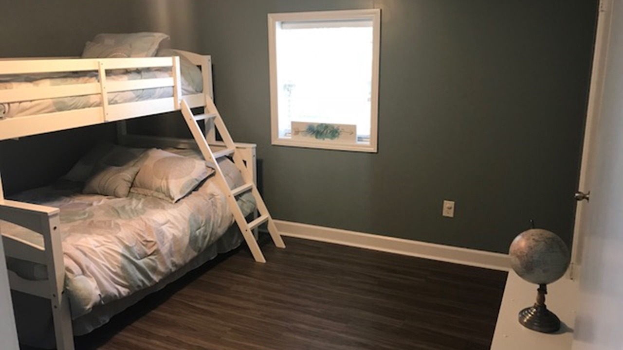 Photo of Bedroom in Leasburg
