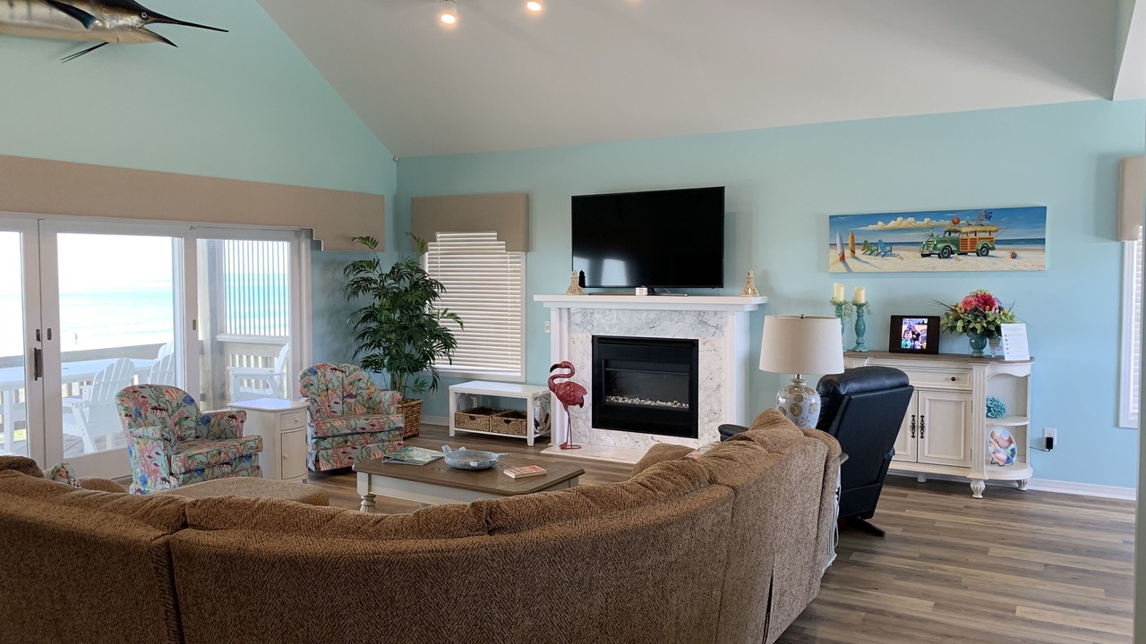 Photo of Livingroom in Pine Knoll Shores