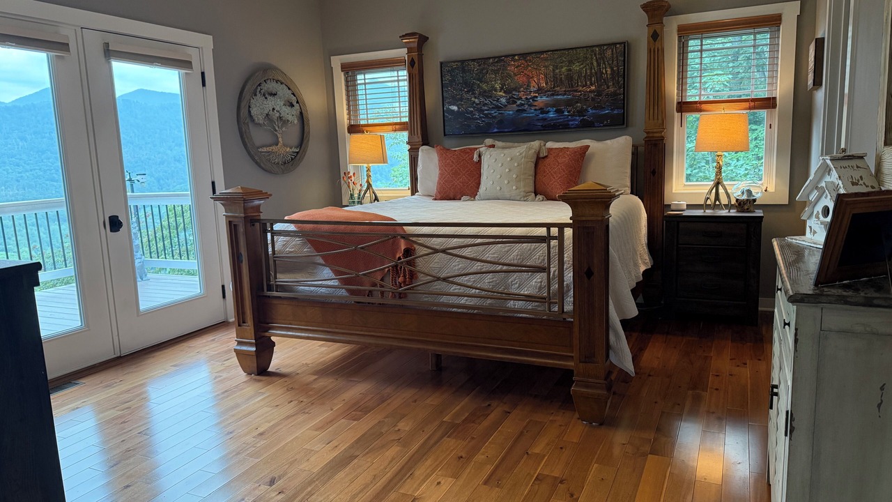 Photo of Bedroom in Swannanoa