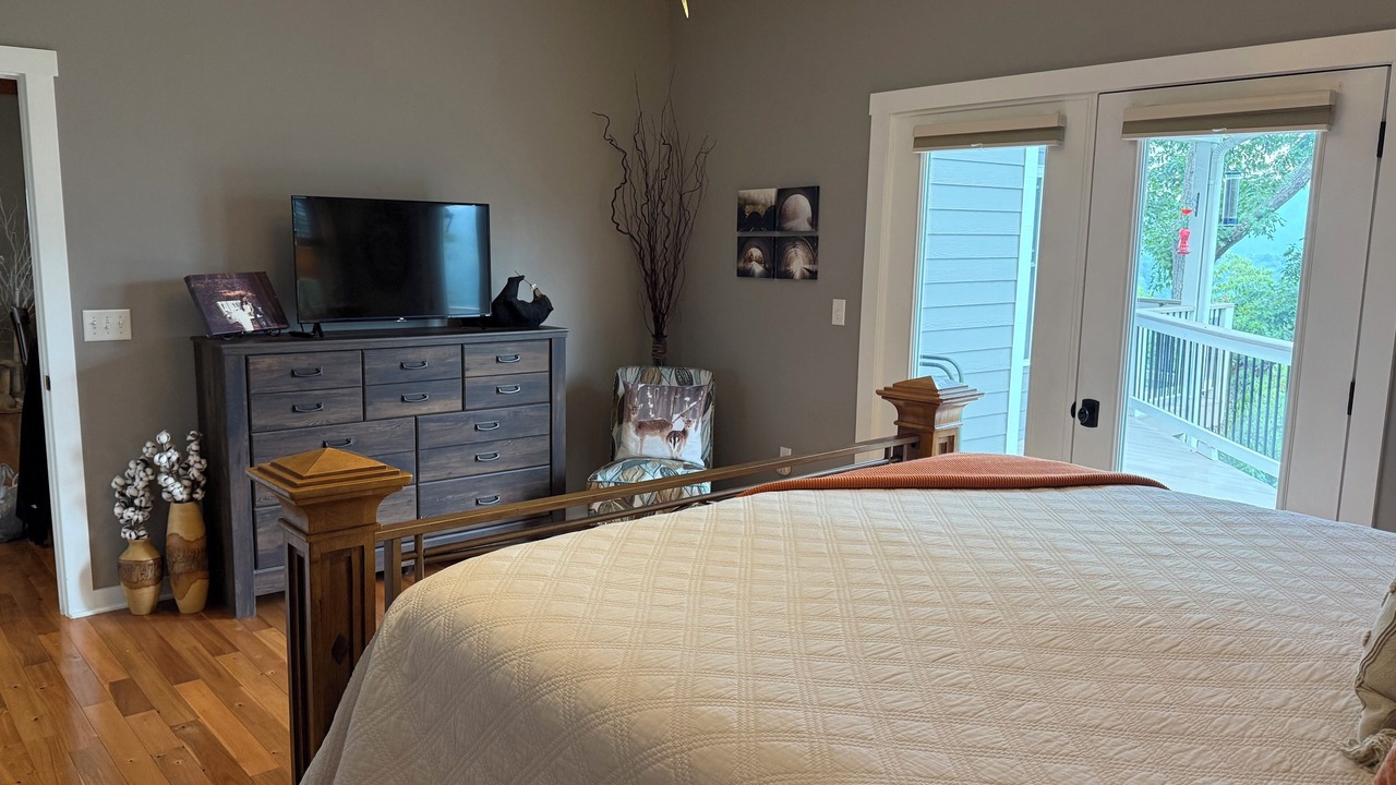 Photo of Bedroom in Swannanoa