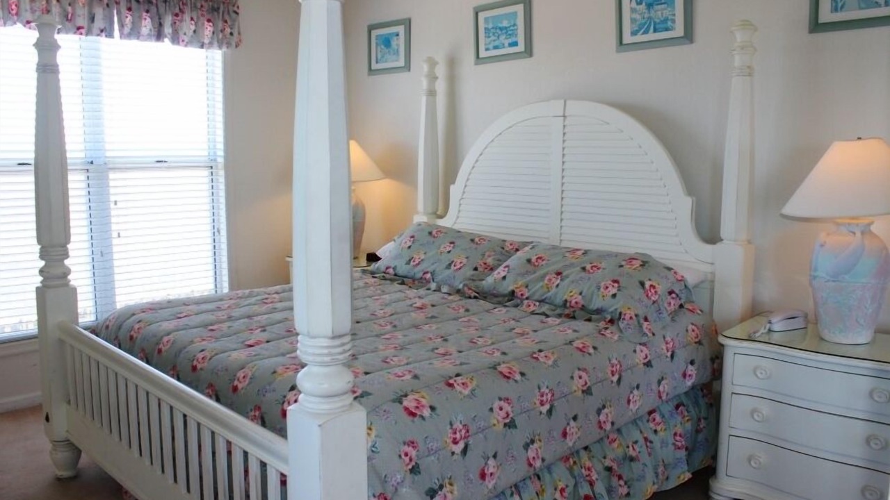 Photo of Bedroom in Manteo