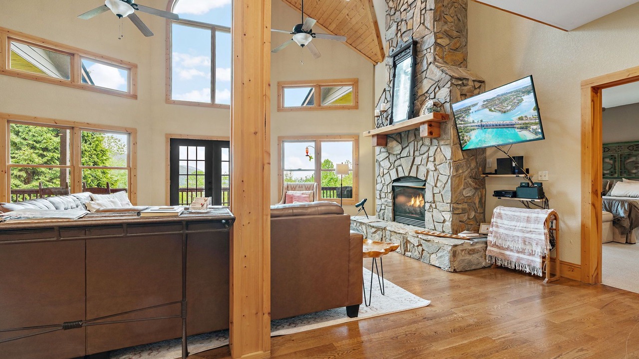 Photo of Livingroom in Walker-In-the-Hills