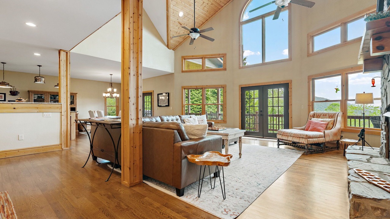 Photo of Livingroom in Walker-In-the-Hills