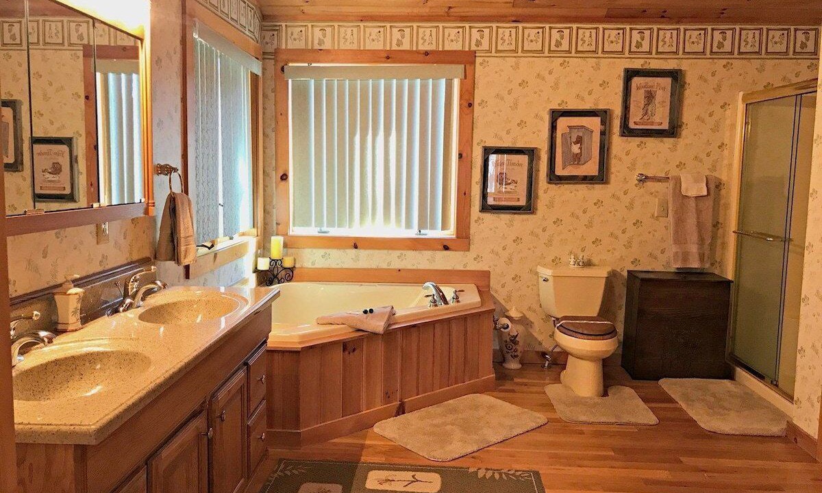Photo of Bathroom in Peak Creek