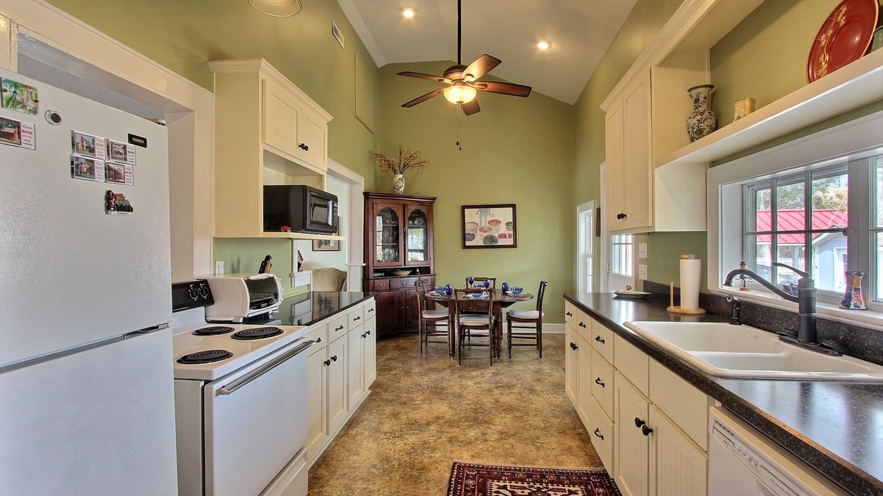 Photo of Kitchen in River Road
