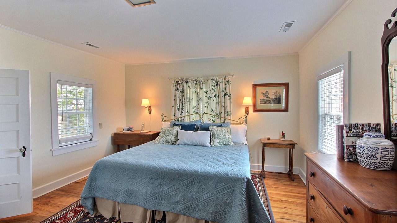 Photo of Bedroom in River Road