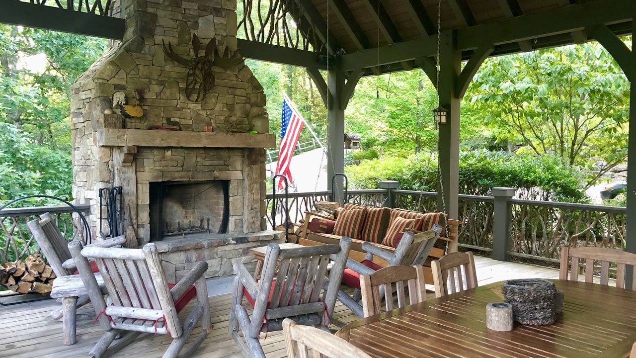 Photo of Livingroom in Cullowhee
