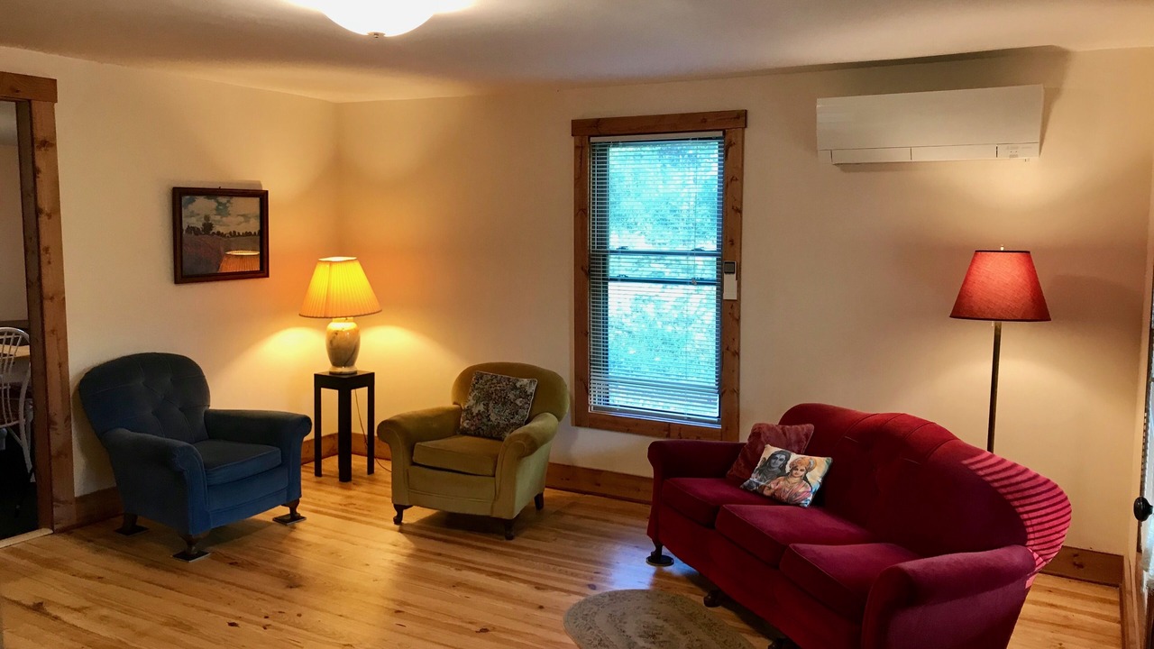 Photo of Livingroom in Lansing