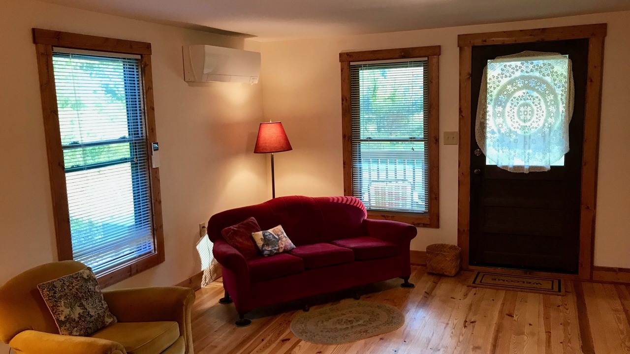 Photo of Livingroom in Lansing