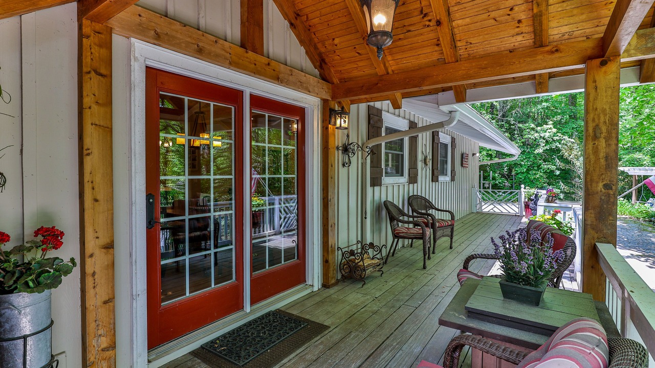 Photo of Patio Balcony in Mirror Lake