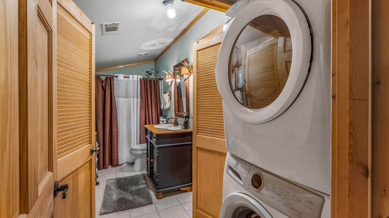 Photo of Bedroom in Mirror Lake