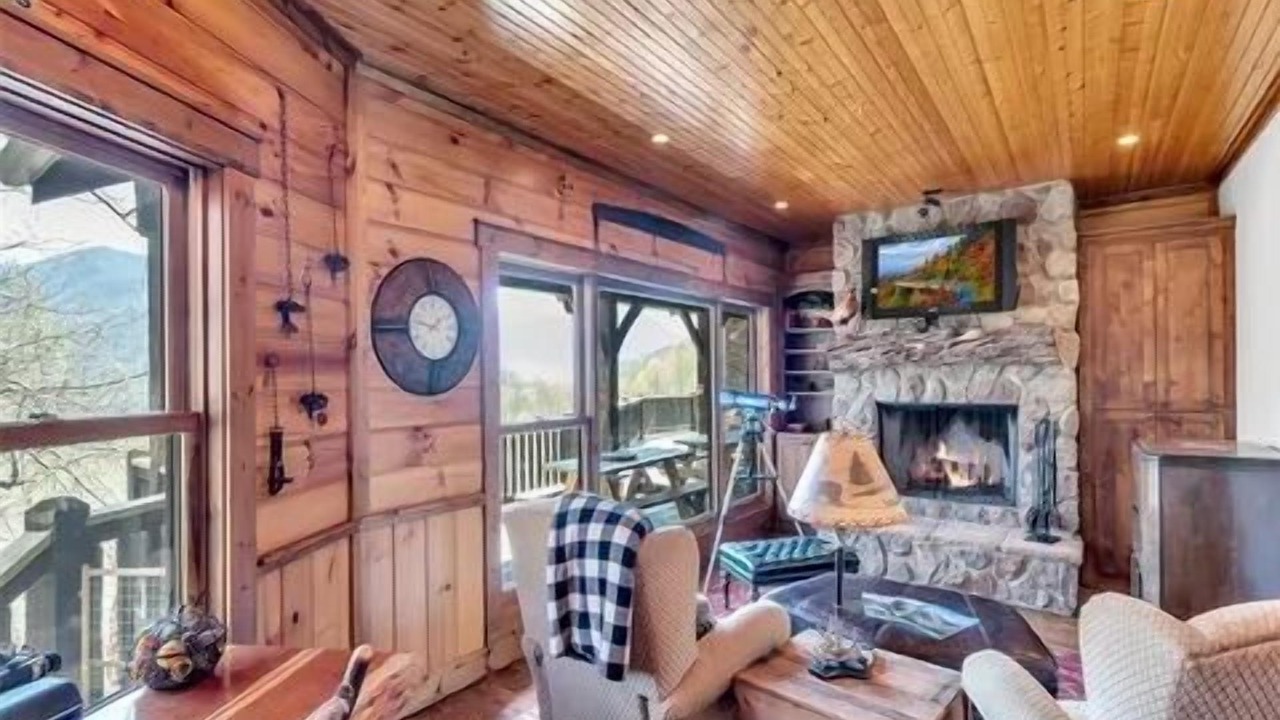 Photo of Livingroom in Maggie Valley