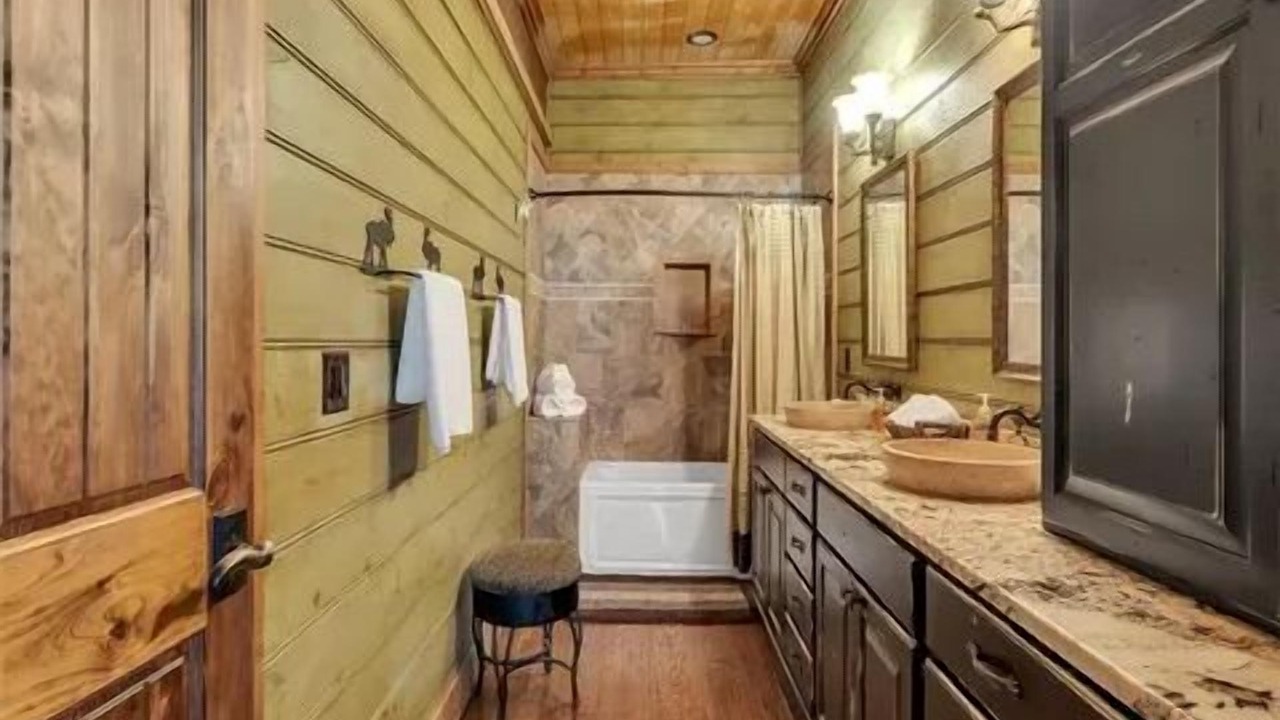 Photo of Bathroom in Maggie Valley