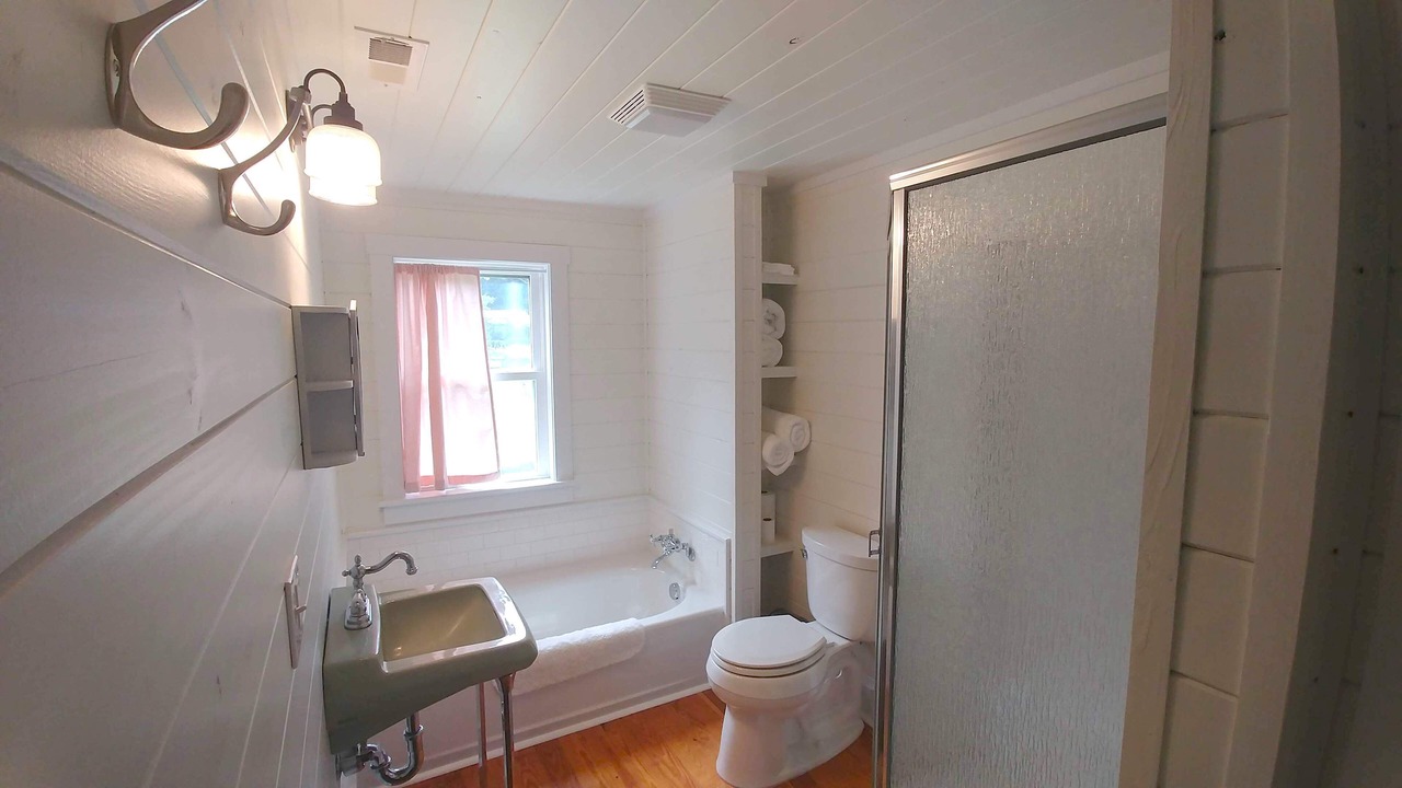 Photo of Bathroom in Oriental