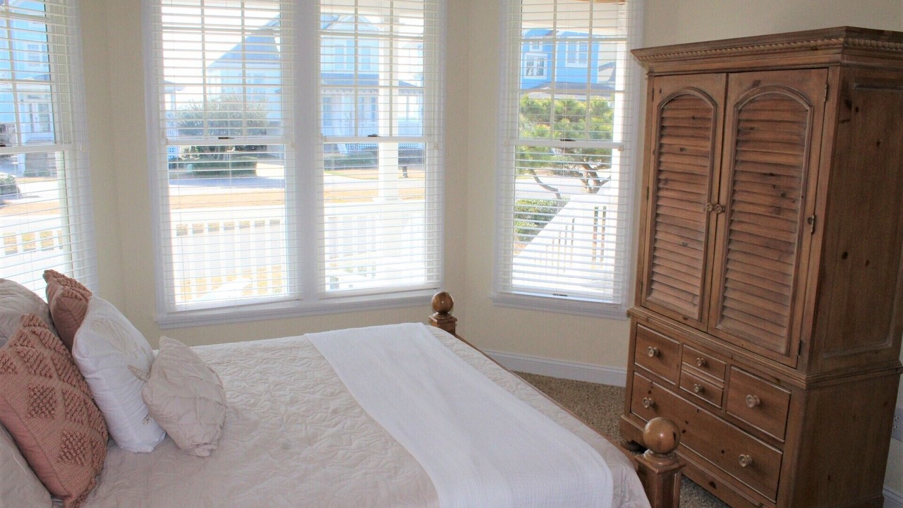 Photo of Bedroom in Manteo