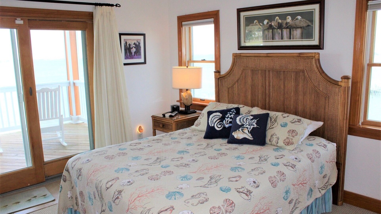 Photo of Bedroom in Manteo