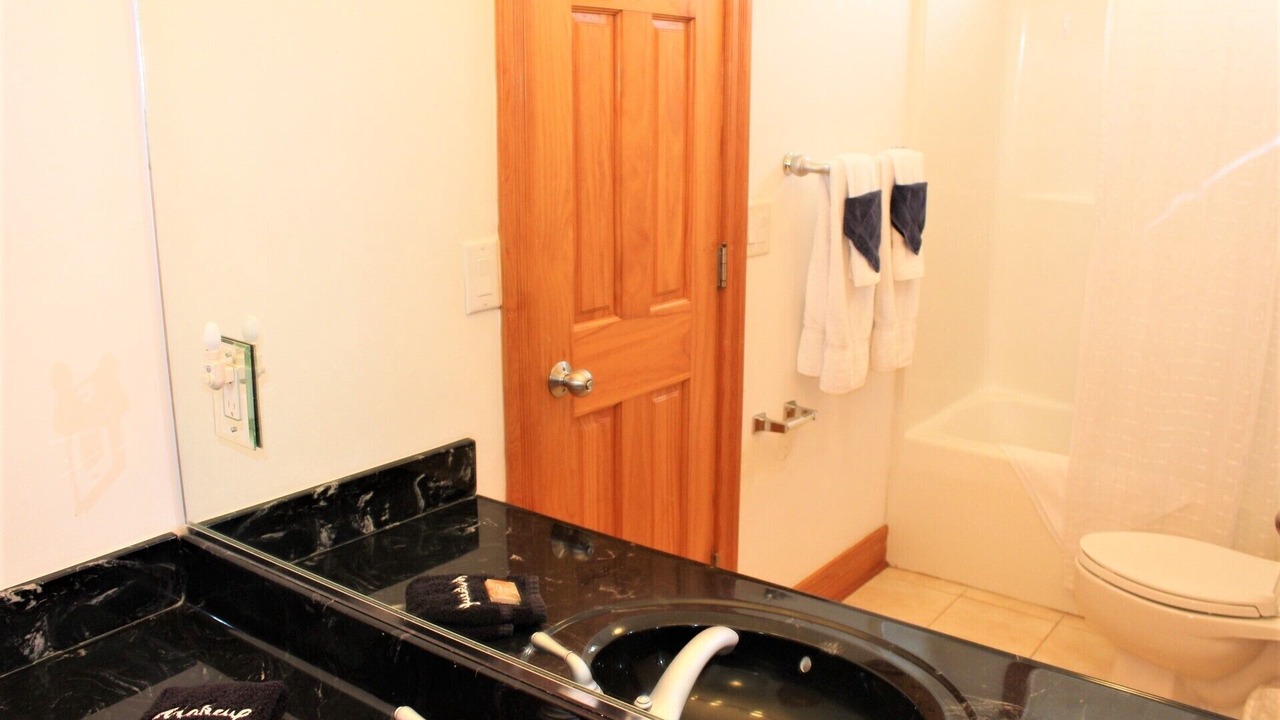 Photo of Bathroom in Manteo