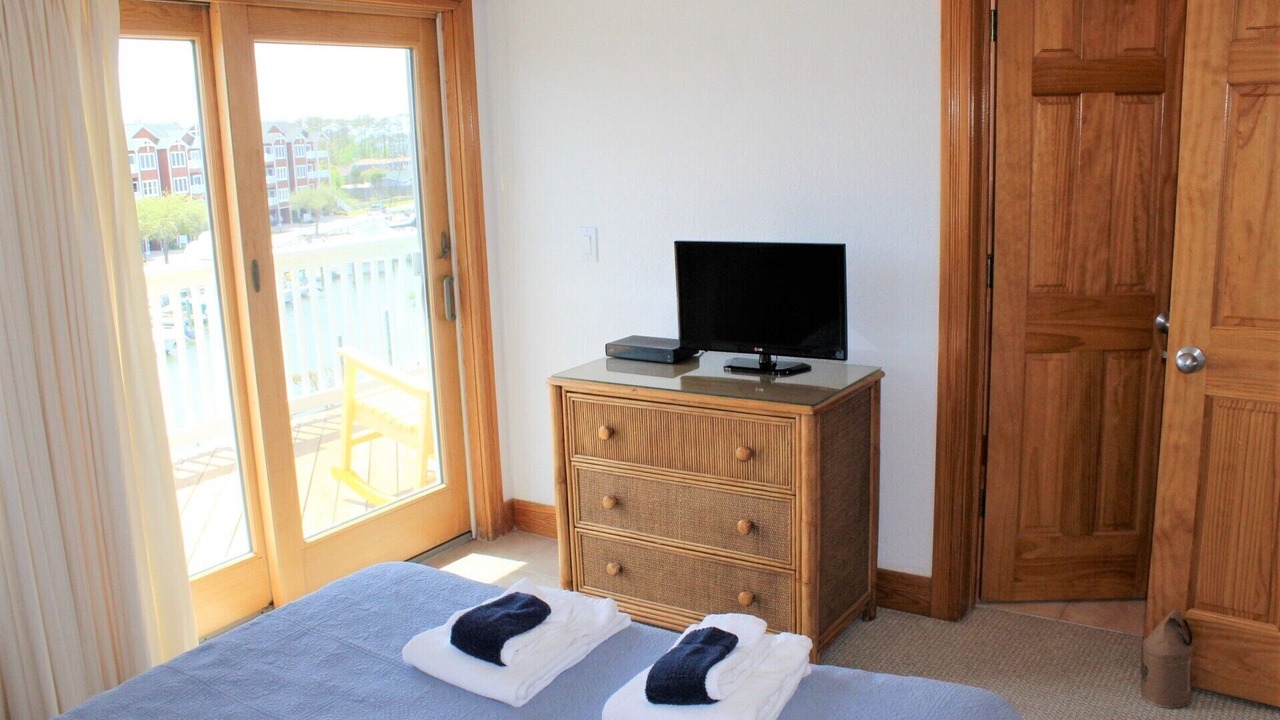 Photo of Bedroom in Manteo