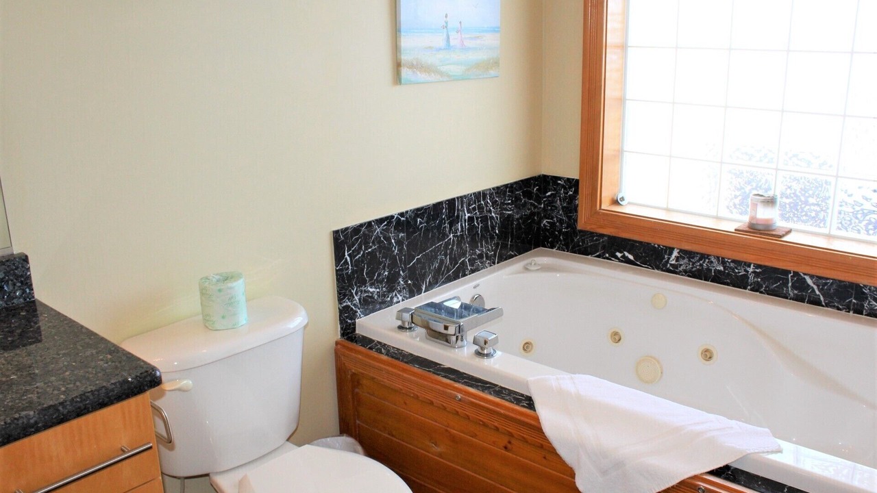 Photo of Bathroom in Manteo