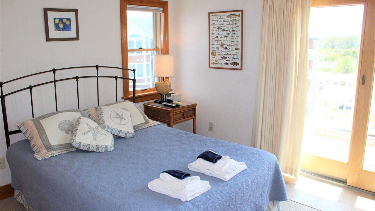 Photo of Bedroom in Manteo