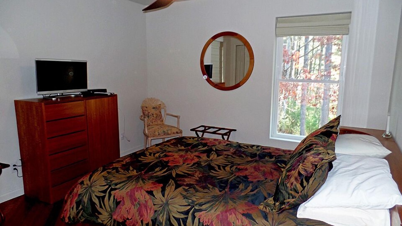 Photo of Bedroom in Hendersonville
