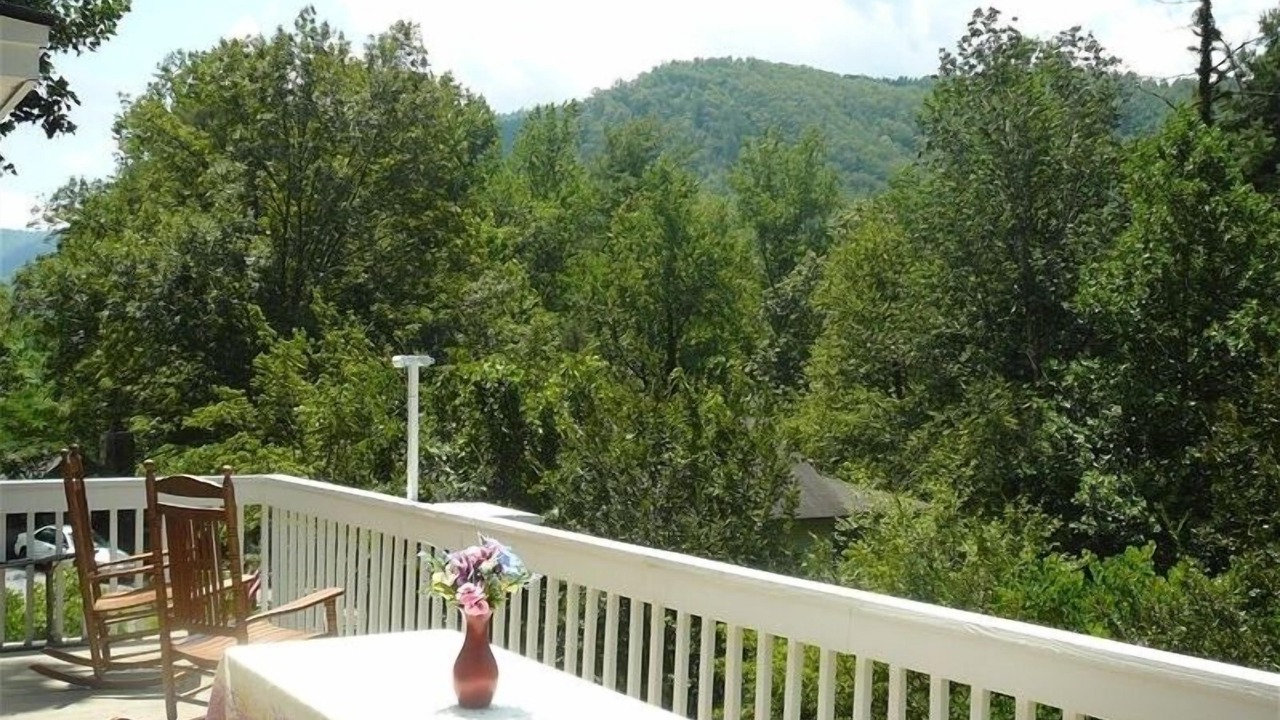 Photo of Patio Balcony in Bat Cave