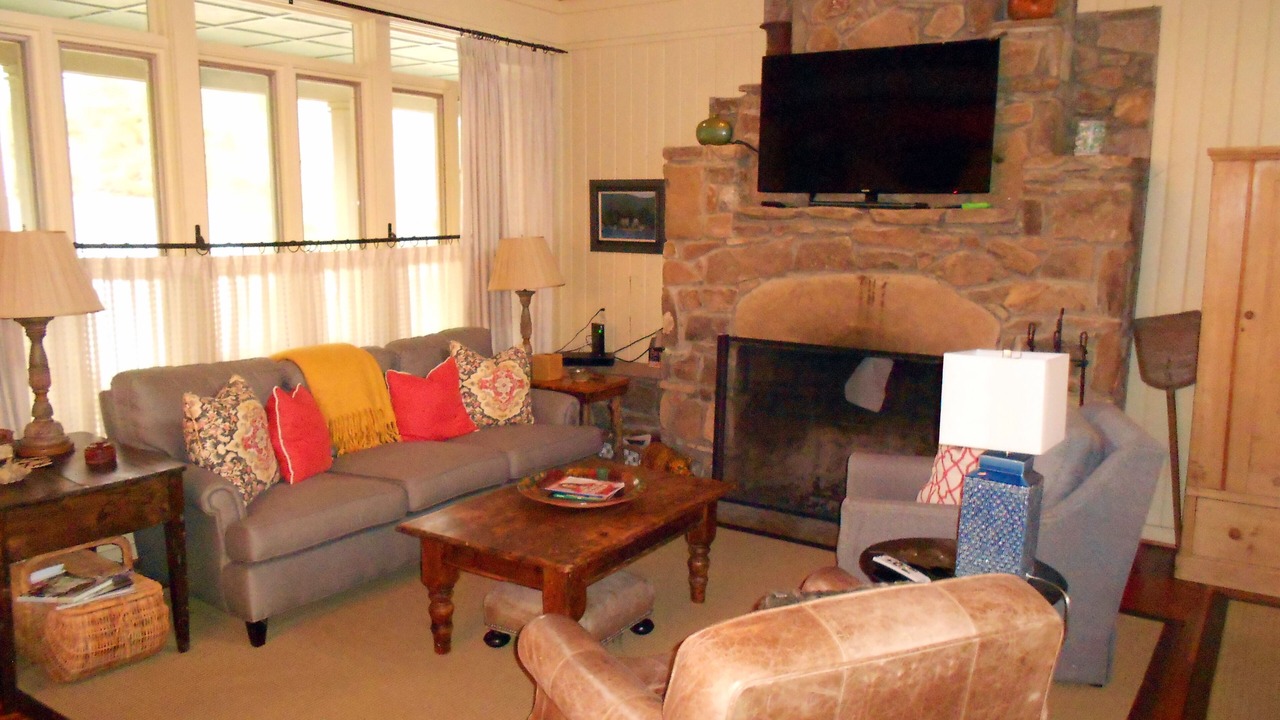 Photo of Livingroom in Tuxedo
