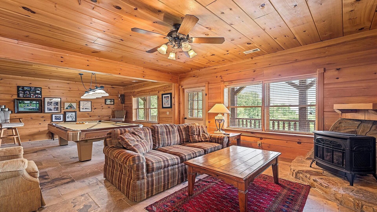 Photo of Livingroom in Maggie Valley