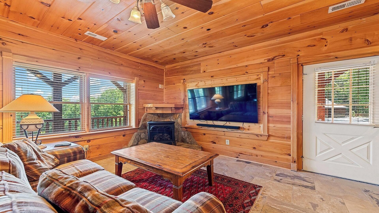 Photo of Livingroom in Maggie Valley
