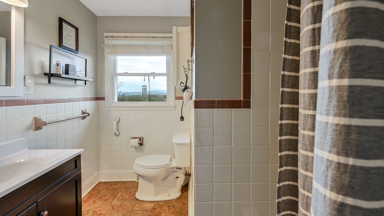Photo of Bathroom in Skyland