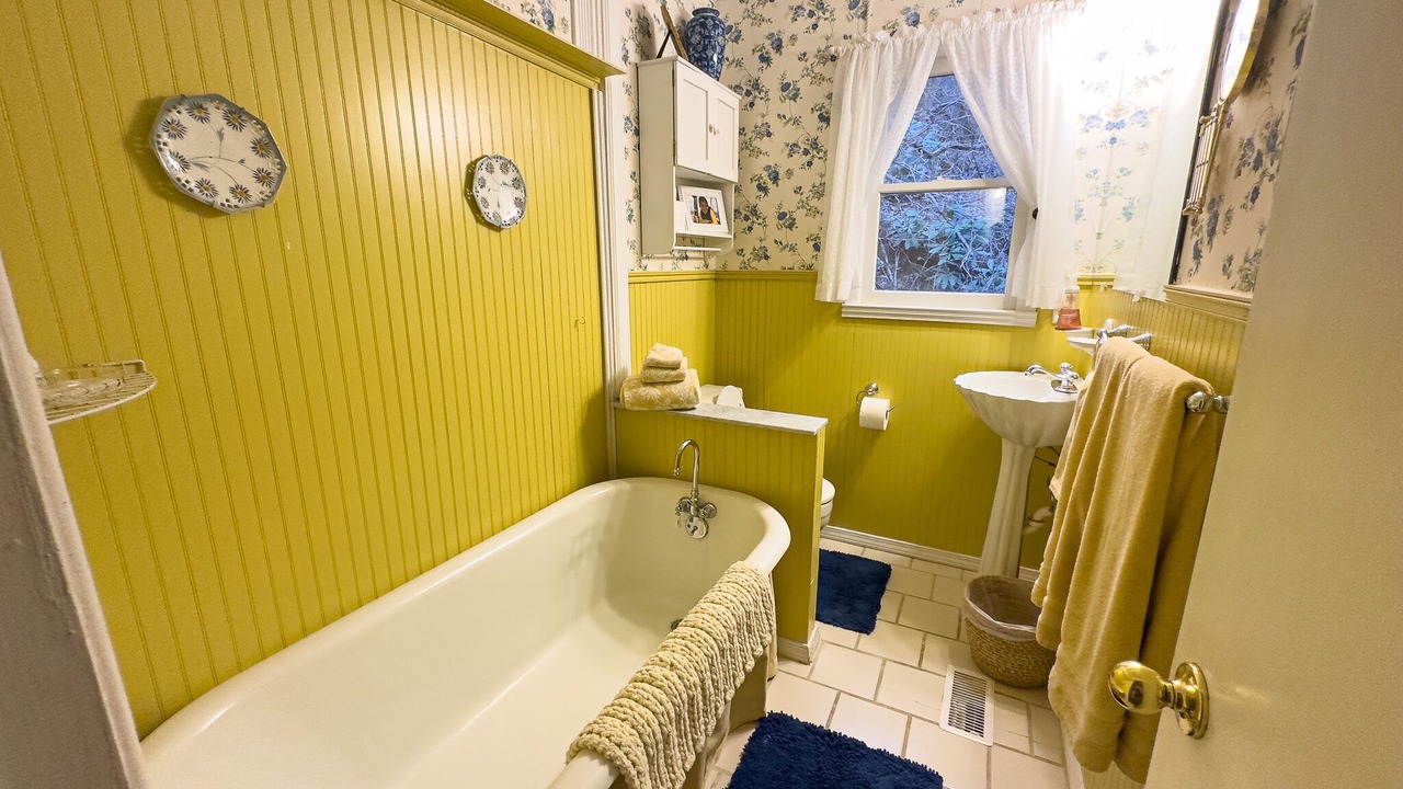 Photo of Bathroom in Gerton