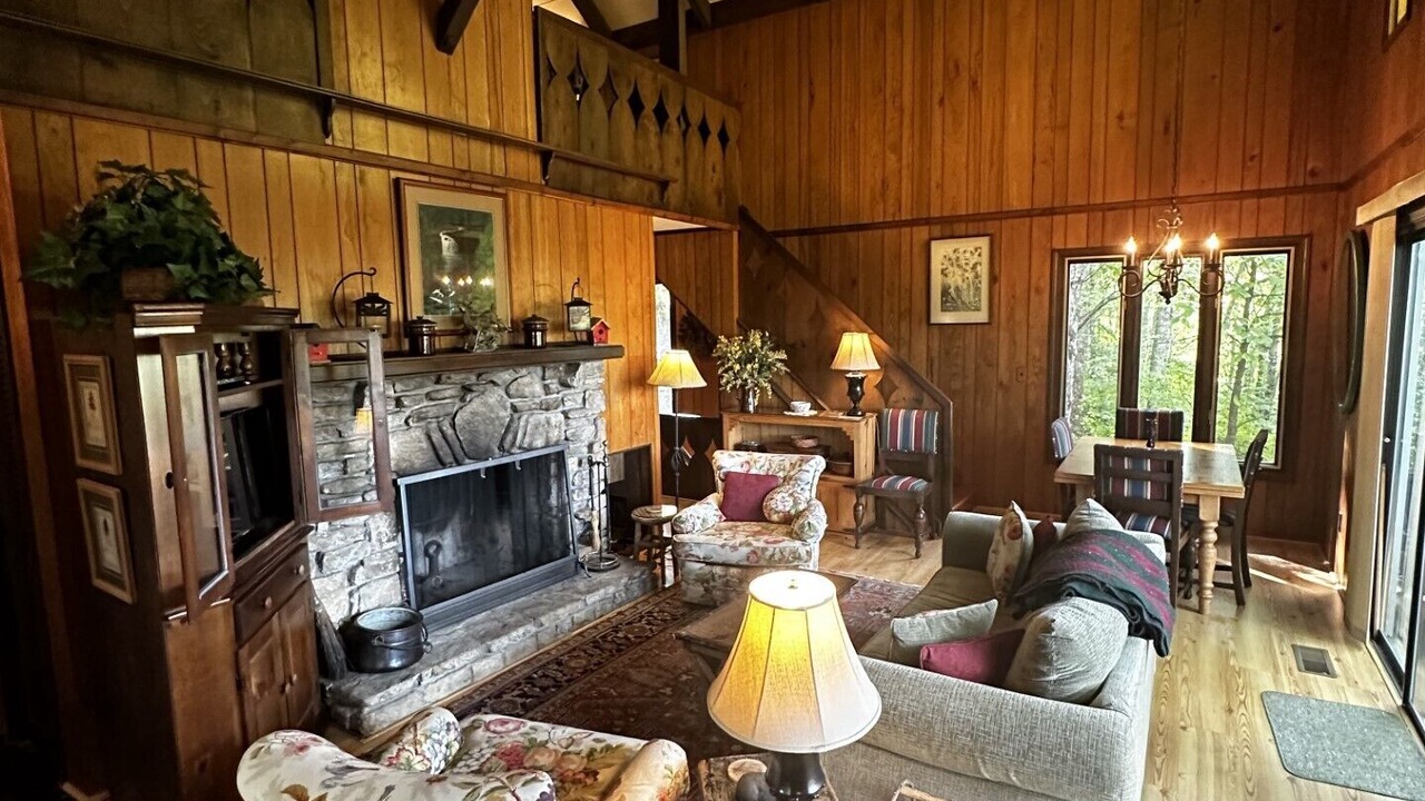 Photo of Livingroom in Highlands Hills