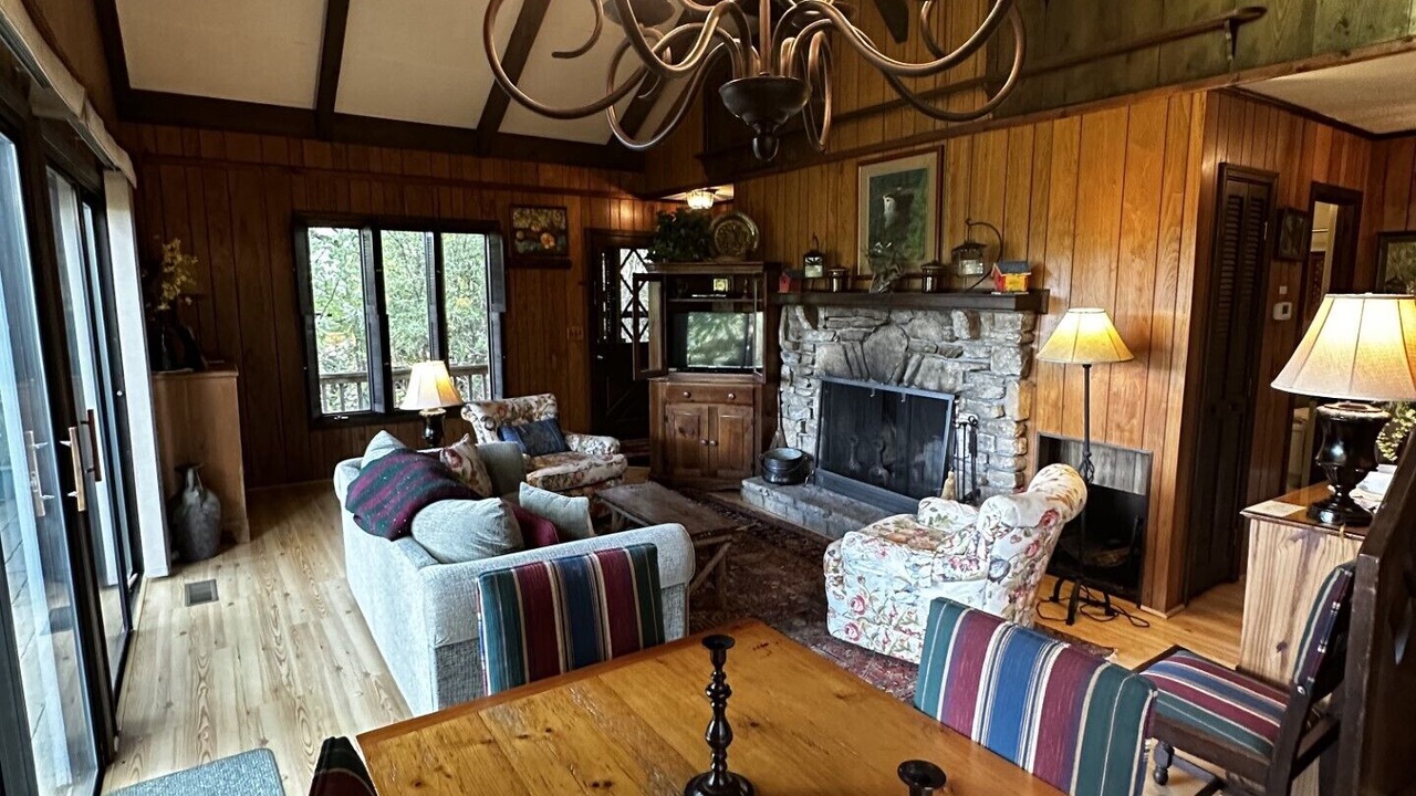 Photo of Livingroom in Highlands Hills