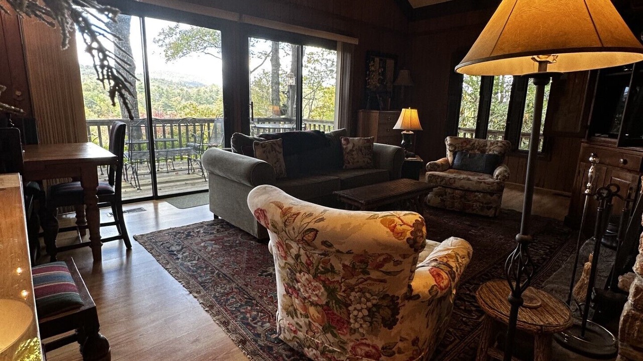 Photo of Livingroom in Highlands Hills