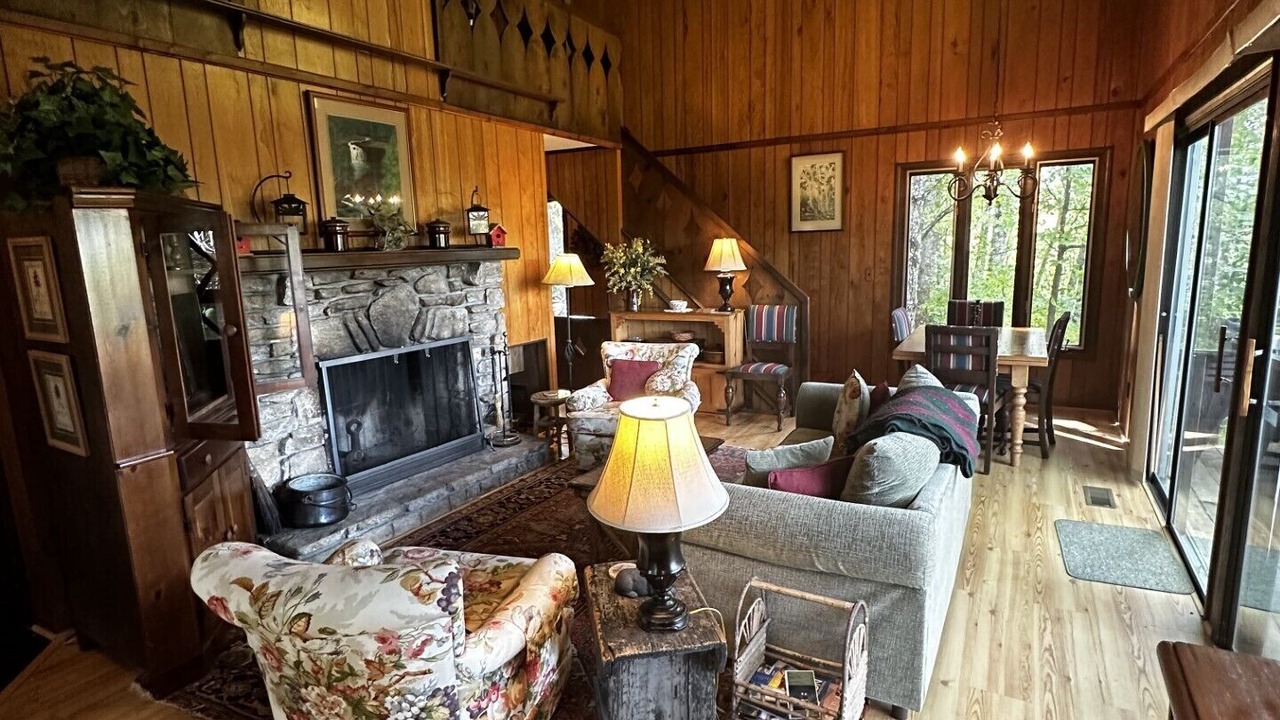 Photo of Livingroom in Highlands Hills