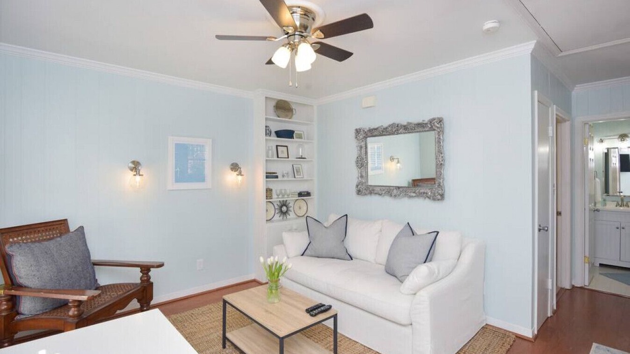 Photo of Livingroom in Chapel Hill