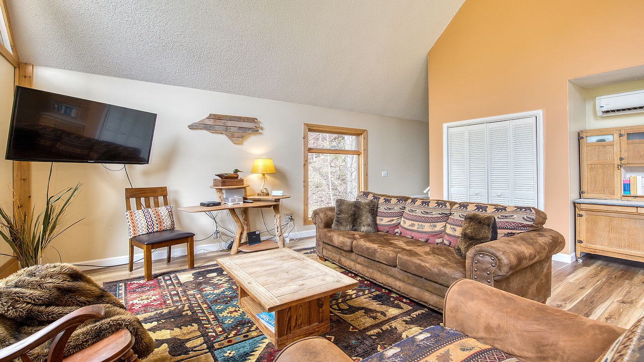 Photo of Livingroom in Valley Creek Run