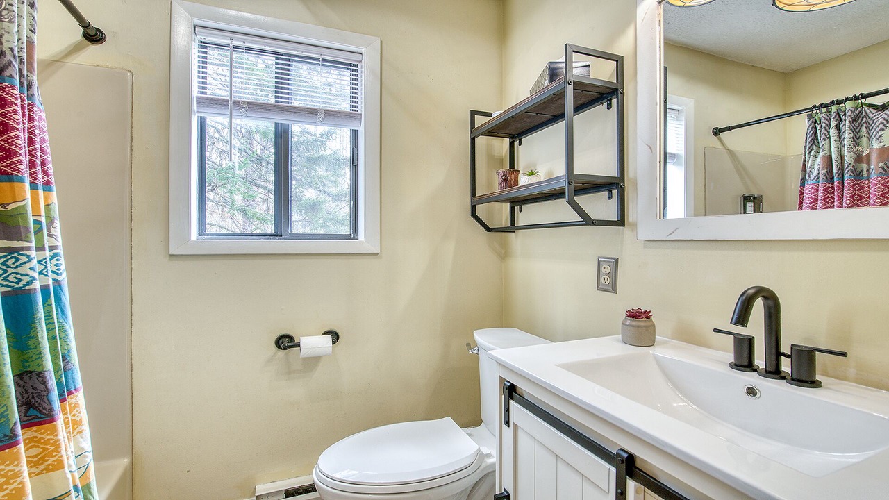 Photo of Bathroom in Valley Creek Run