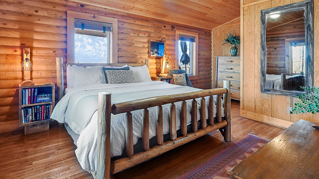 Photo of Bedroom in Royal Pines