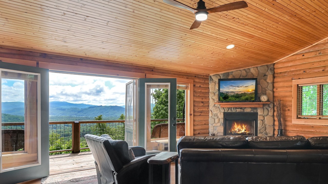Photo of Livingroom in Royal Pines