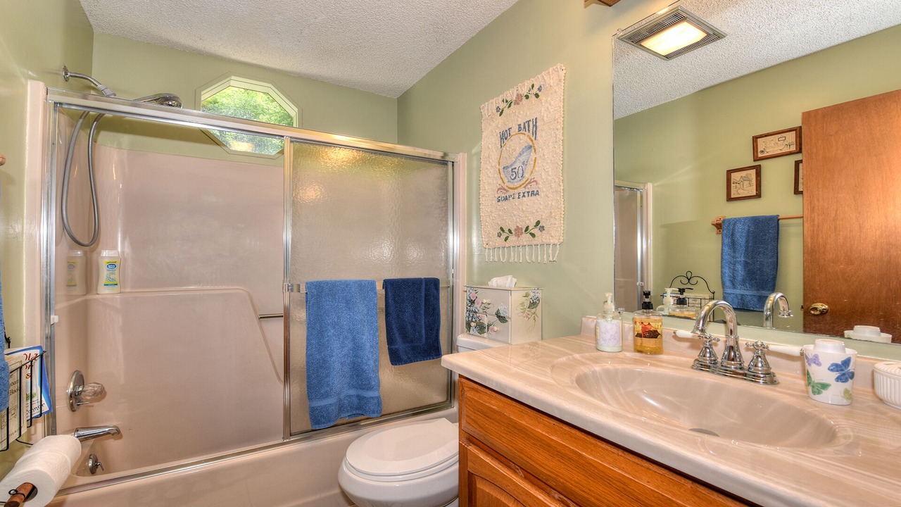 Photo of Bathroom in Maggie Valley
